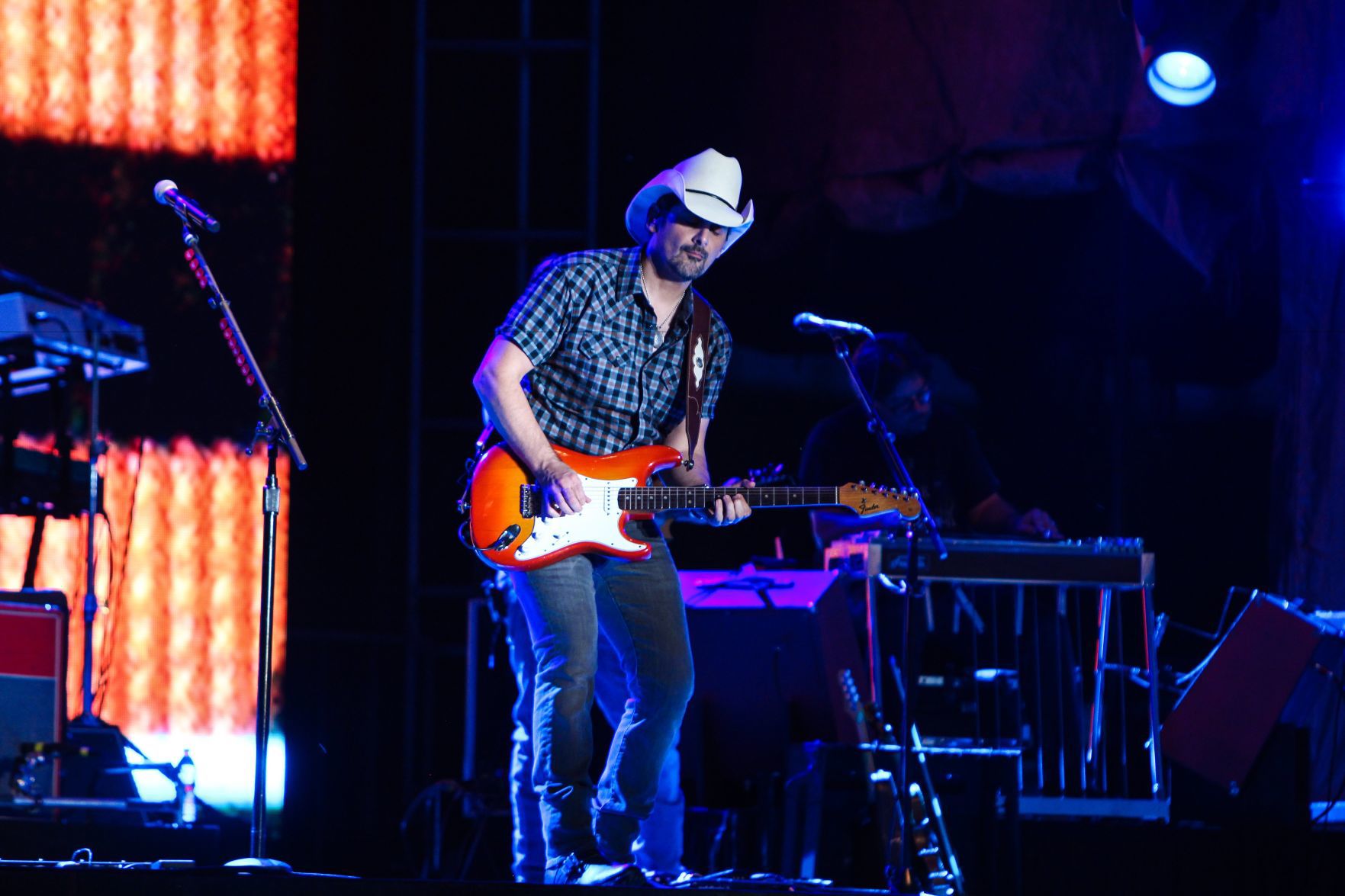 Brad Paisley at Hollywood Casino Amphitheatre parking lot